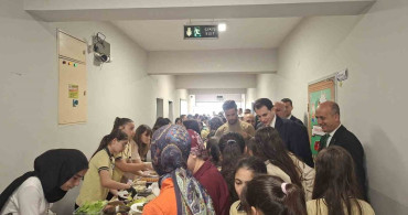 Hisarcık Şehitler Ortaokulu'nda yıl sonu hayır çarşısı büyük ilgi gördü
