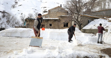 Hizan'da Imece Usulü Kar Temizliği