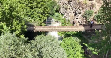 Hizan’ın asırlık taş evleri ve Gayda Barajı güzelliği ile dikkat çekiyor