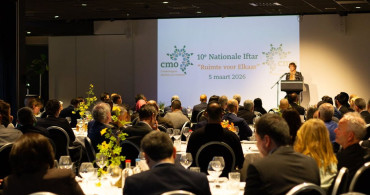 Hollanda'da Ulusal İftar Programı İle Farklı Dini Gruplar Bir Araya Geldi