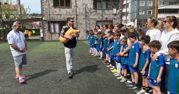 Hopa'da Anneler Günü Coşkusu