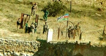 Hudaferin Köprüsü'ne Azerbaycan Bayrağı Dikildi!