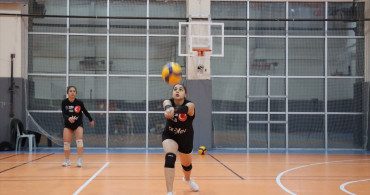 Hukuk Öğrencisi Yaren Kaba: Voleybolda Zirveye İlerliyor