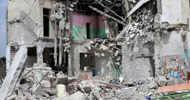 Hürmüzgan Eyaletindeki Okul Bombardımanı: İki Aşamalı Saldırı