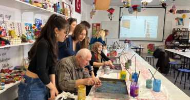 Huzurevi Sakinleri Ebru Sanatıyla Buluştu