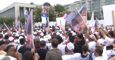 İBB personeli özlük ve sosyal hakları için Saraçhane'de toplandı