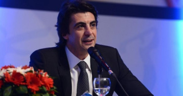 İbrahim Kutluay Ve Edvina Sponza Teknede Aşk Yaşıyor