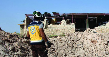 İdlib Gerginliği Azaltma Bölgesi'nde Beyaz Baretliler Merkezine Hava Saldırısı