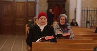 İdlib'de 14 Yıl Sonra Noel Işıklı Kutlaması