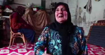 İdlib'de Halk Yakınlarını Toplu Bir Şekilde Gömmek Zorunda Kalmış