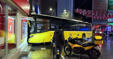 İETT Otobüsü Kartal'da Binaya Çarptı: 6 Yaralı