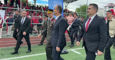 Iğdır'da 19 Mayıs Coşkusu: Minik Öğrenciden Valiye Anlamlı Hediye