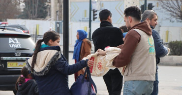 İHH Halep'teki Sivillere Yardım Ulaştırdı