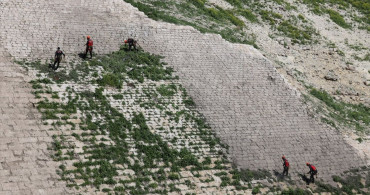 İHH'dan Halep Kalesi'nde Temizlik Hareketi