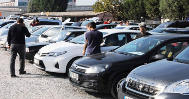 İkinci el otomobilde bayram hareketliliği: Ev alamayan arabaya yöneliyor