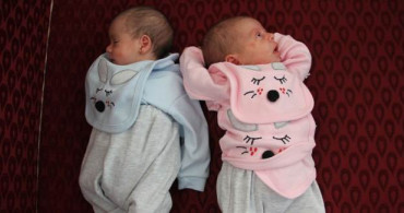 İkiz Bebeklerine Aya ve Sofya İsmini Verdiler
