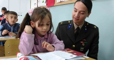İlkokul Öğrencilerinden Mehmetçiğe Mektup Projesi
