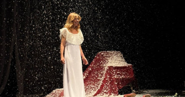 İnci Türkay'ın 'Liste' Oyunu Ankara ve İstanbul'da Seyirciyle Buluşuyor