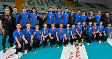 İnegöl Belediyespor Voleybolda Bursa'da Şampiyonluk Yaşadı