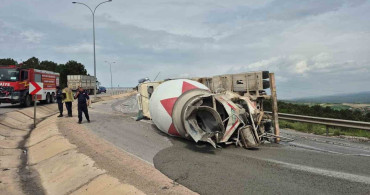 İnegöl'de Beton Mikseri Devrildi: Sürücü Yaralandı