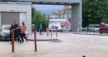 İnegöl'de inşaatta kiremitlerin altında kalan iki işçi yaralandı