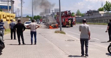 İnegöl'de Seyir Halindeki Otomobil Alev Alev Yandı