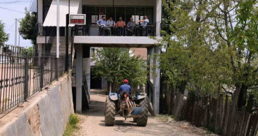 İnegöl'ün Eşsiz Mahalle Konağı: Altında Geçen Yol ile Dikkat Çekiyor