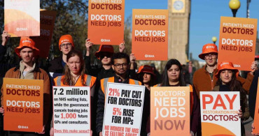 İngiltere'de Asistan Doktorlardan 6 Günlük Grev Başladı