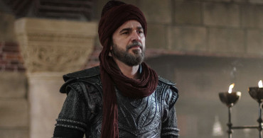 İngiltere'de en iyi erkek oyuncu ödülünü alan Engin Altan Düzyatan'a düzenlenen törenin arka planı bambaşka çıktı!