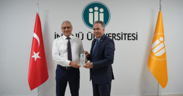 İnönü Üniversitesi akademisyenlerine araştırma performansı plaketi verildi