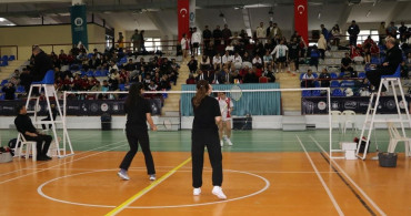 İnönü Üniversitesi Badminton Müsabakalarına Ev Sahipliği Yapıyor