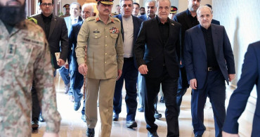 İran Cumhurbaşkanı pezeşkiyan, pakistan başbakanı şerif ile görüştü