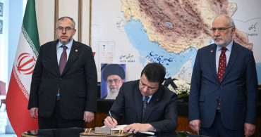 İran Lideri Hamaney İçin Taziye Defteri Açıldı