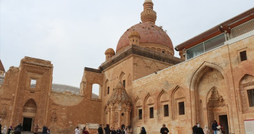 İshak Paşa Sarayı'nda Ara Tatil Yoğunluğu