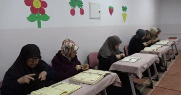 İşitme Engelli Kadının Kur'an Sevgisi