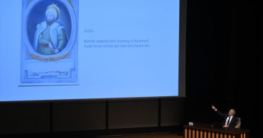 İskender Pala'dan 'Külliye'de Ramazan' Konferansı