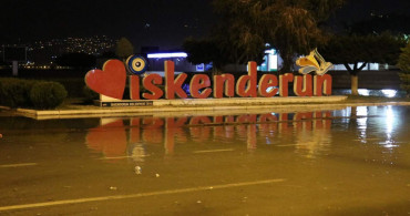 İskenderun depremi denizi de salladı: Sahil yolu tamamen su altında