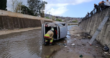 İskenderun'da Kanala Düşen Otomobilde İki Kişi Yaralandı