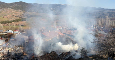 İskilip'te Yangın Felaketi: 2 Ev ve Ambar Yok Oldu