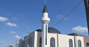 İslam düşmanlığı bu kez Fransa’da görüldü: Cami duvarlarına tahrik eden yazılar yazıldı