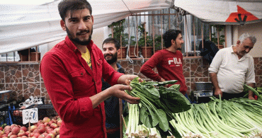 Ispanak Zehirlenme Vakaları Sonrası Pazarcıların Elinde Kaldı