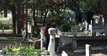 Isparta Mezarlıkları Kurban Bayramı İçin Hazırlandı