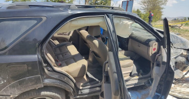 Isparta'da can alıcı trafik kazası: Direksiyon hakimiyetini kaybeden araç tabelaya çarparak takla attı