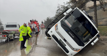Isparta'da Cezaevi Nakil Aracı Devrildi, 11 Yaralı
