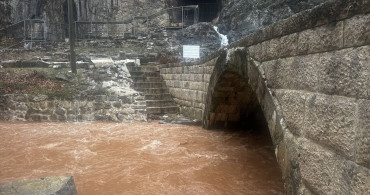 Isparta'da Sağanak Yağış Hayatı Olumsuz Etkiledi