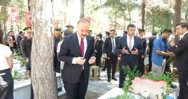 Isparta’da şehitler dualarla anıldı
