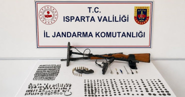 Isparta'da tarihi eser kaçakçılığı operasyonu: 421 sikke ele geçirildi