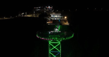 Isparta'nın Cam Seyir Terası, Yeşilay Haftası İçin Yeşil Işıkla Aydınlatıldı