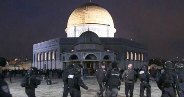 İsrail Güçleri Mescid-i Aksa'ya Saldırdı! 5 Gözaltı