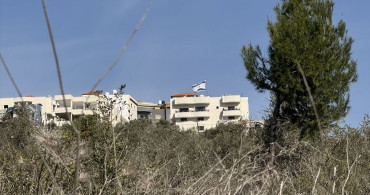 İsrail Ordusu Batı Şeria'da Filistinli Ailelerin Evlerini Askeri Karargaha Dönüştürdü